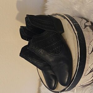 Vince Camuto leather Booties